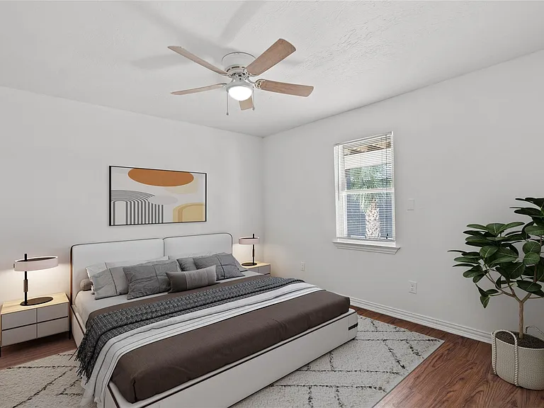 918 Winnie St #103 — Photo 7