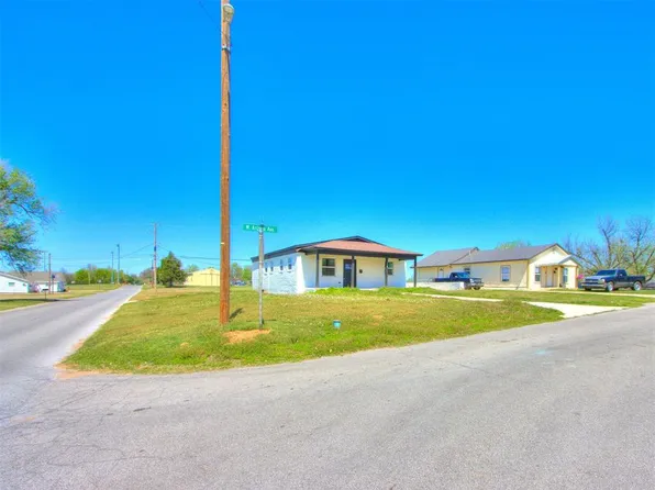 1928 Arizona Ave, Chickasha, OK 73018