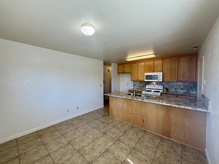 537 Center St — Photo 4