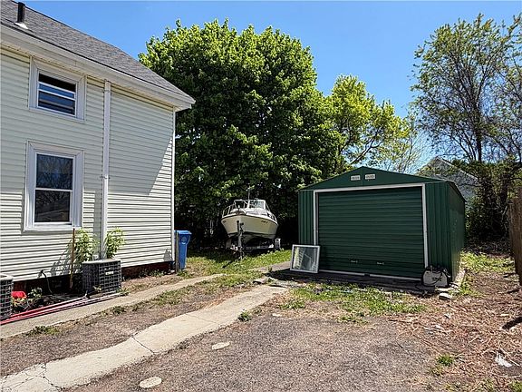 4th image of 52 Hillwood St