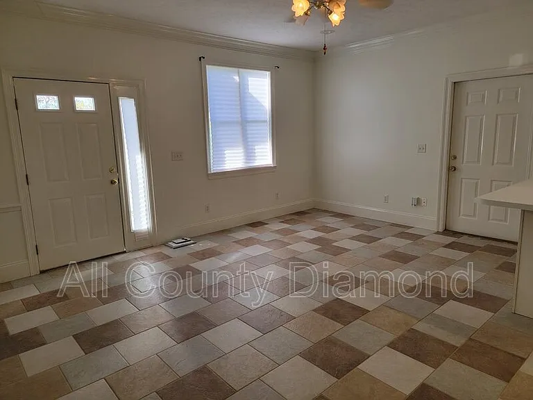 2617 Cypress St — Photo 4