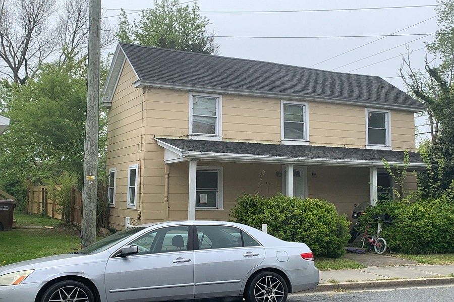 2nd image of 401 Henry St