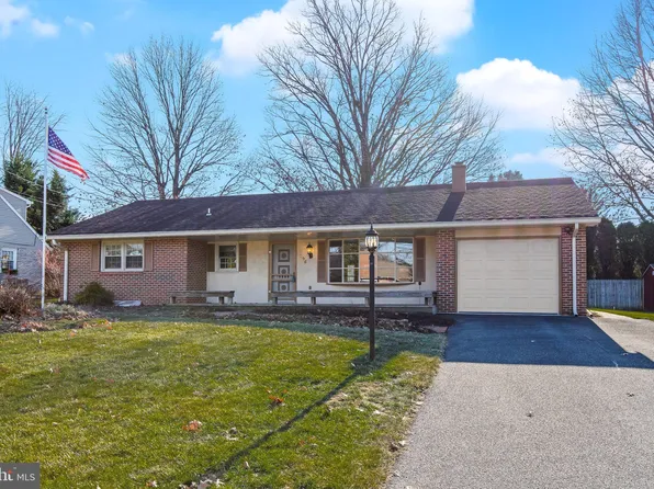 106 Woodlawn Dr, Willow Street, PA 17584