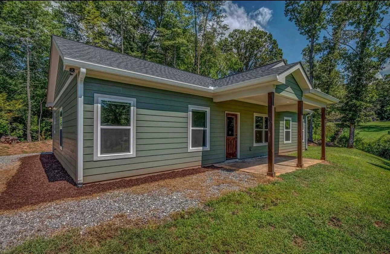 3 bed, 1344 sqft, $2,300 — Photo 1