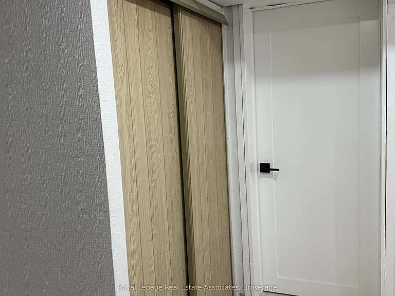 60 Toby Cres #LOWER — Photo 14