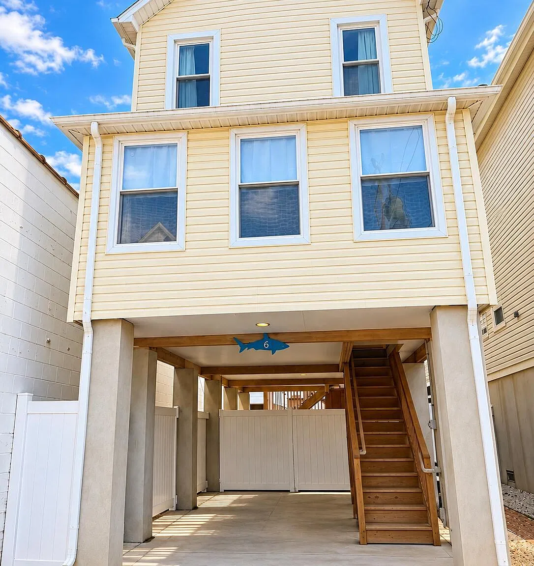 2 bed, 1.5 bath, 992 sqft, $5,000 — Photo 1
