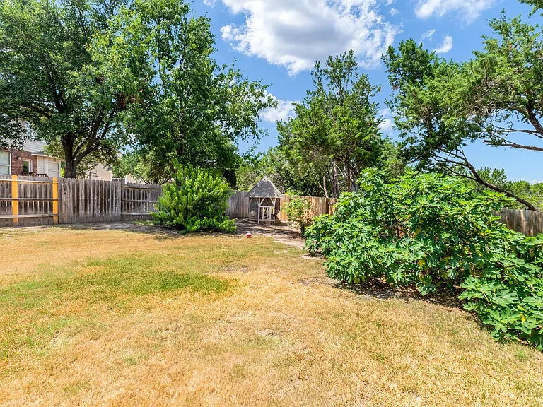 1107 Hollybrook Cv — Photo 36