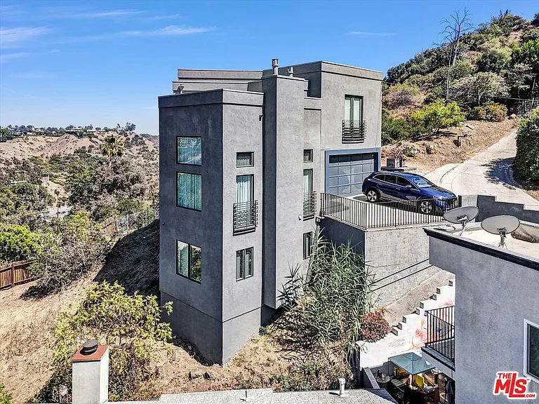 6852 Woody Trl — Photo 30