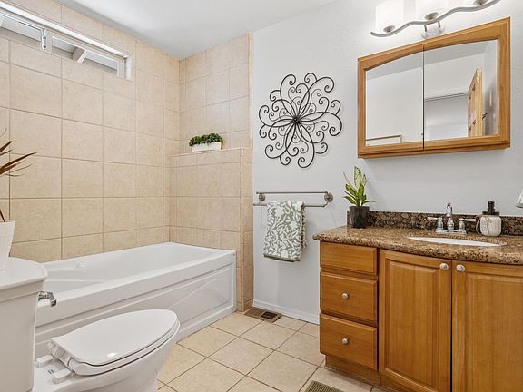 5th image of 124 Pine Breeze Lane