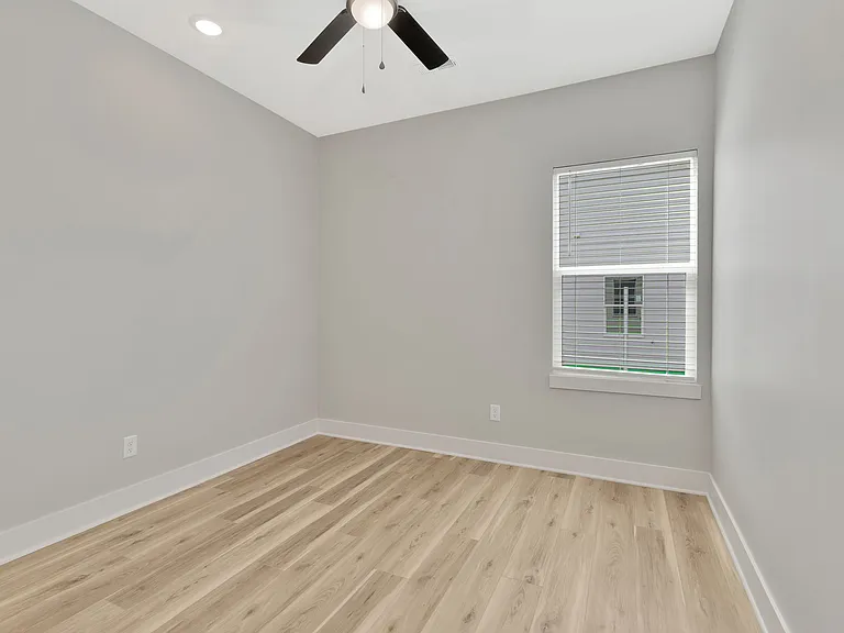 1102 SE 10th Ter — Photo 18