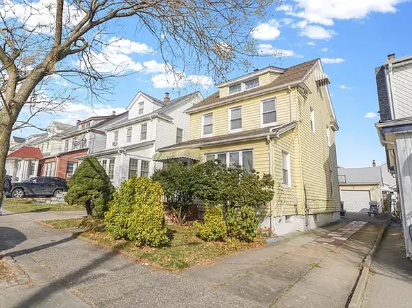 8829 212th St, Queens Village, NY 11427