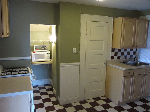 3rd image of 160 Morehouse St