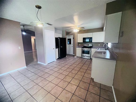 4th image of 12123 Agana St