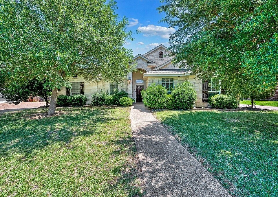 1st image of 329 Edinburgh Ln