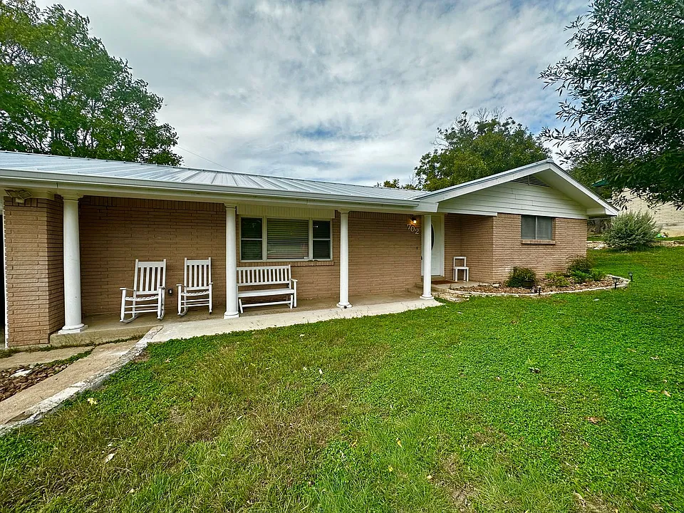 702 Smokey Mountain Dr N