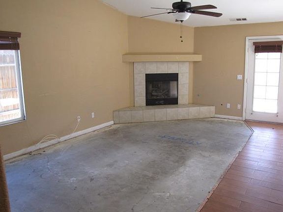 3rd image of 15977 Holly Brook Ln