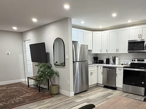 711 Harry St Photo 1