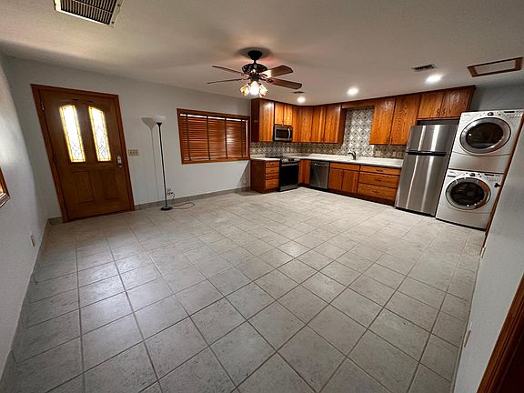 4th image of 325 W Manhatton Dr