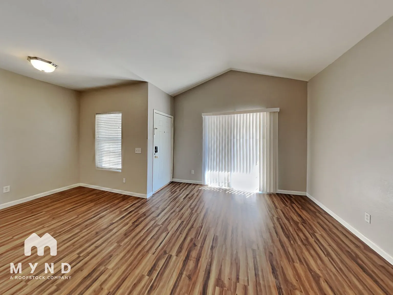 2 bed, 1.0 bath, 877 sqft, $1,690 — Photo 4