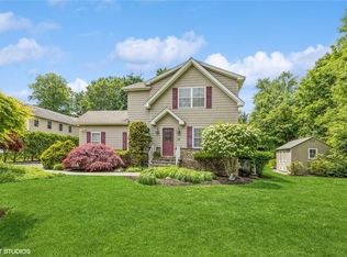 33 W Nauraushaun Ave, Pearl River, NY 10965