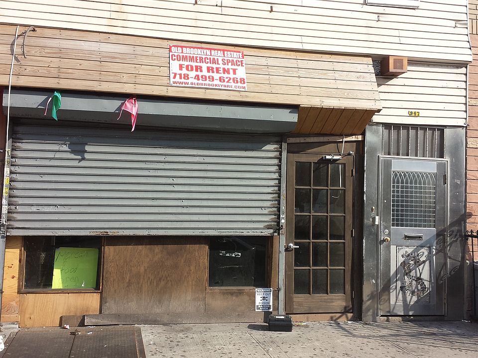STore for rent