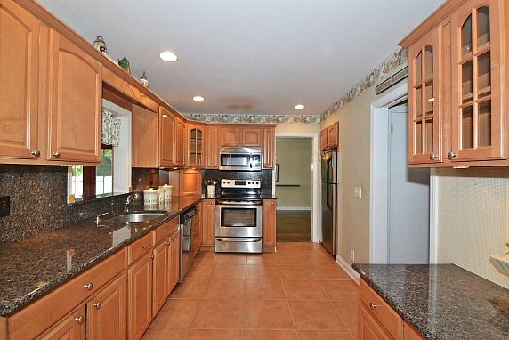 3rd image of 41 Alden Ct