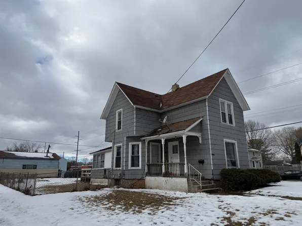 1052 8th St, Beloit, WI 53511