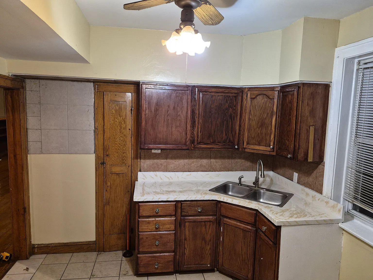 2 bed, 950 sqft, $1,100 — Photo 4