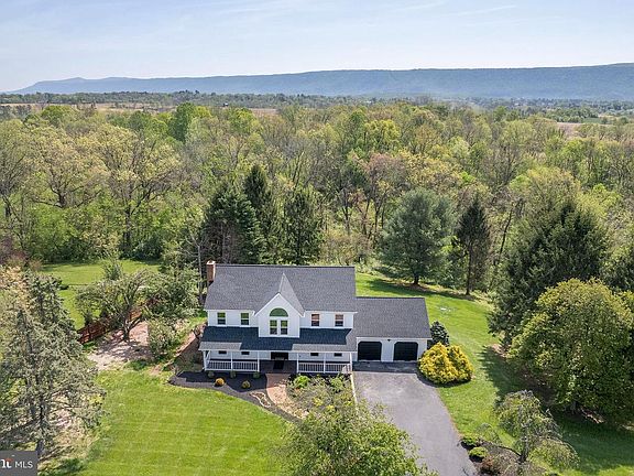 3rd image of 405 Spring Hollow Rd