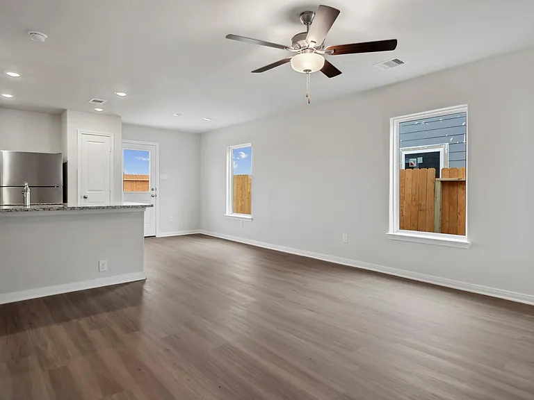 15871 Berry Hill Dr — Photo 4