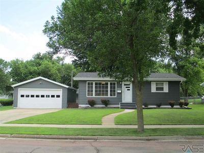 3805 E 15th St, Sioux Falls, SD, 57103