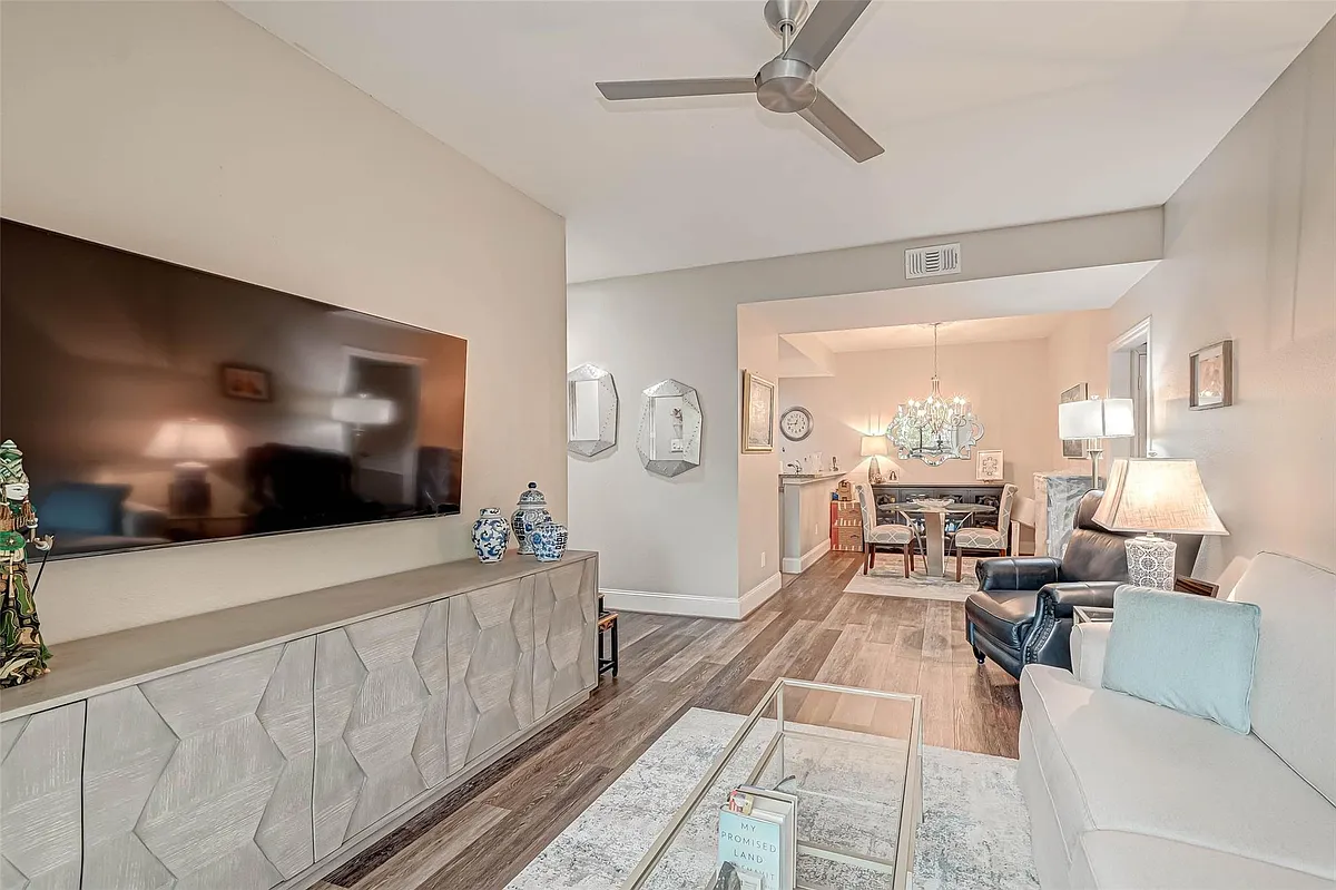 Building Photo - 11711 Memorial Dr #389