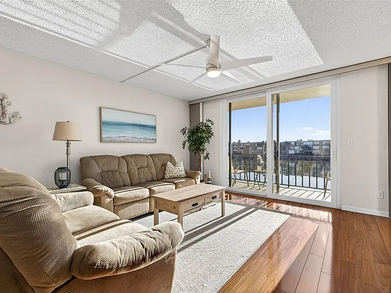 7625 Sun Island Dr S #207 — Photo 12