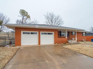1204 Lynnwood Ave, Lindsay, OK 73052