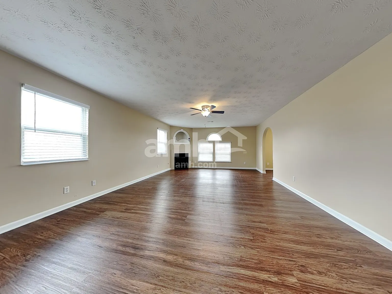 4 bed, 2.5 bath, 2600 sqft, $2,650 — Photo 4
