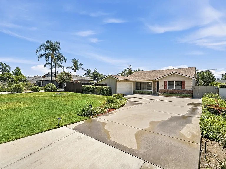 750 E Mountain View Ave — Photo 34