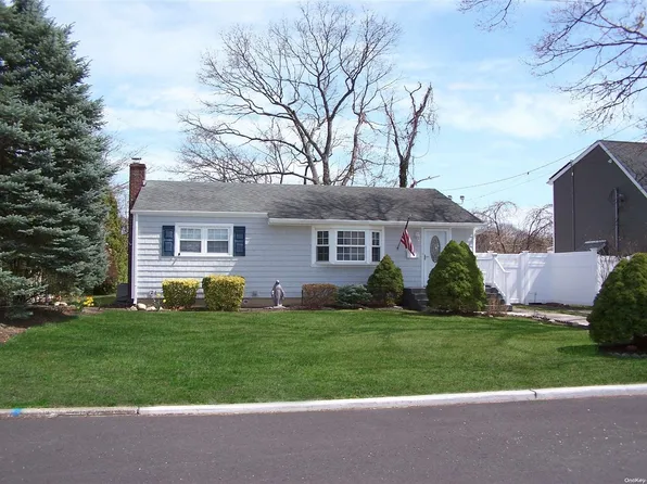 27 Lakewood Avenue, Ronkonkoma, NY 11779