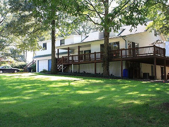 2nd image of 315 Woodys Ln