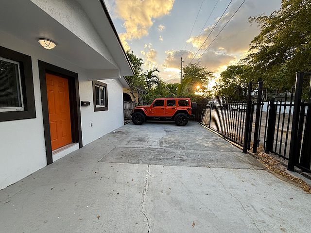 Entree Door "Da Punk'N" Duplex Parking