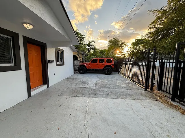 Entree Door "Da Punk'N" Duplex Parking