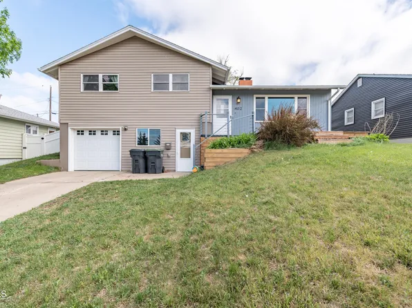 402 Division St NW, Mandan, ND 58554