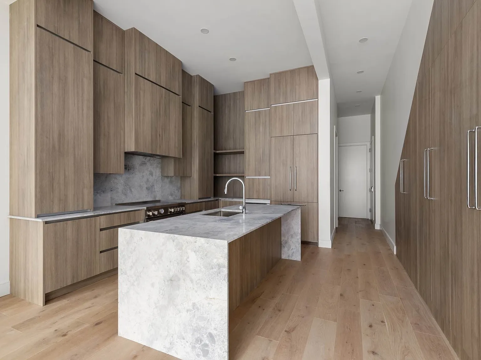 140 Summit St — Photo 3
