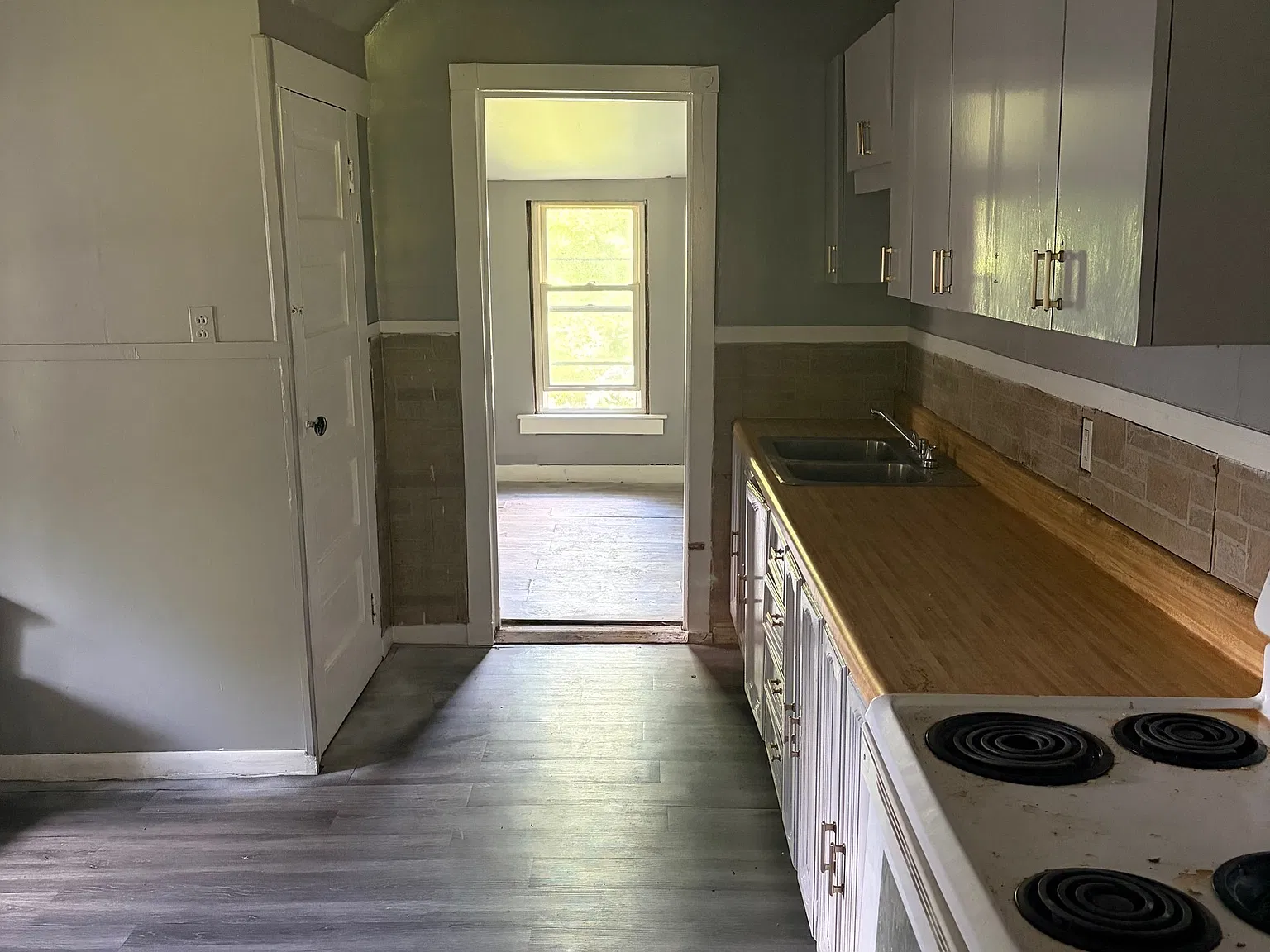 2 bed, 1.0 bath, 950 sqft, $1,595 — Photo 3