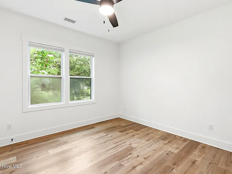213 Myrtle Ave — Photo 30