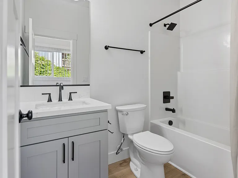 236 NE Sacramento St — Photo 16