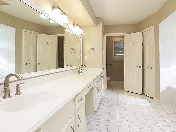 5th image of 14750 Carolcrest St