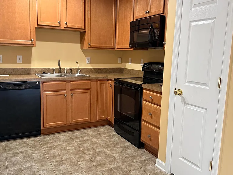 4400 Betty Ln — Photo 9