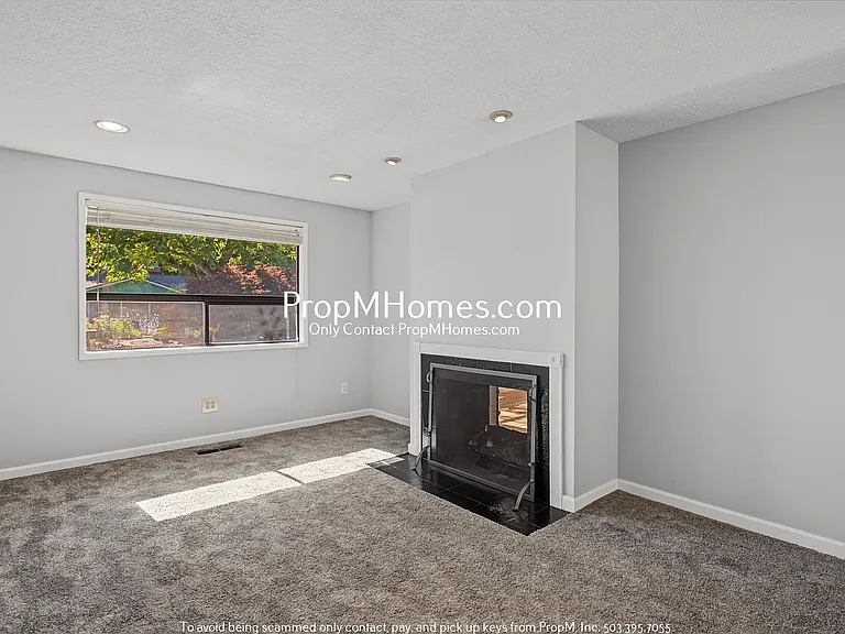 11908 SE 56th Ave — Photo 10