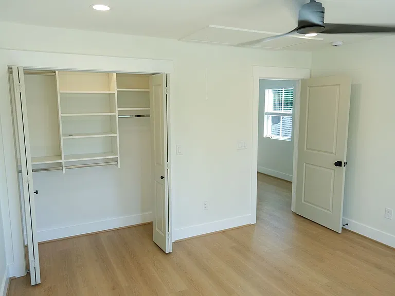 207 S Calhoun St — Photo 23