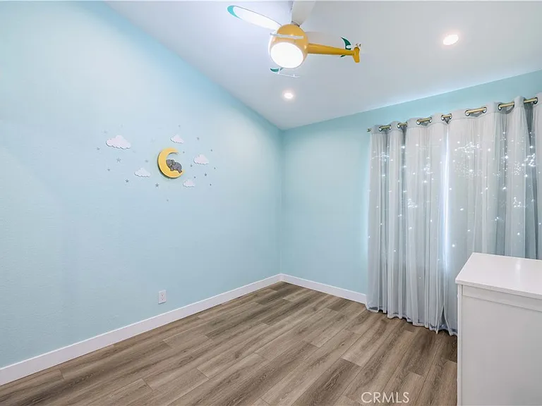 4561 Grandview Dr — Photo 39